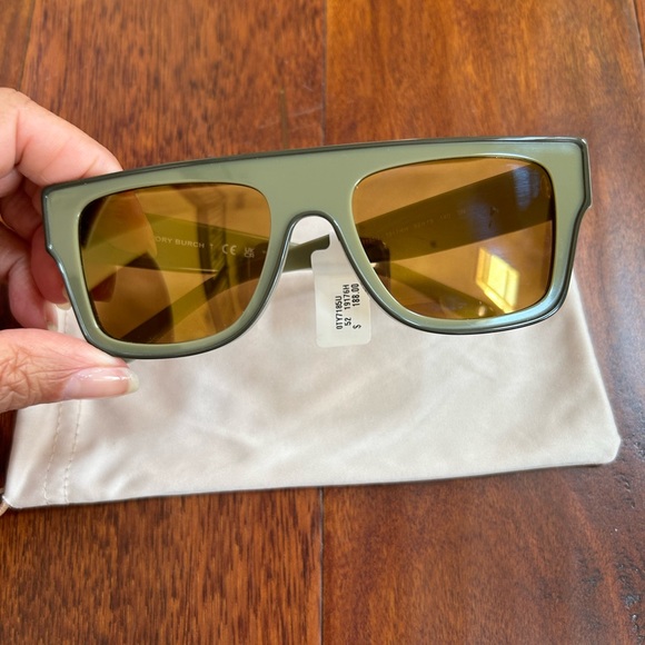 Tory Burch Oversized Sunglasses - Picture 5 of 6